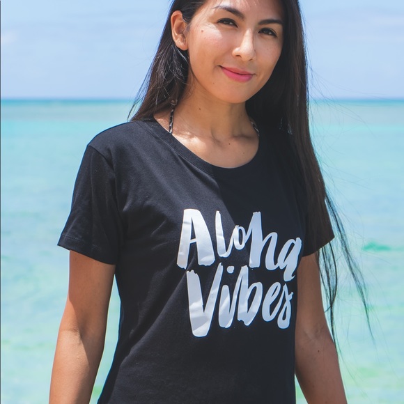 Aloha Vibes Crop Top Black - Picture 1 of 3
